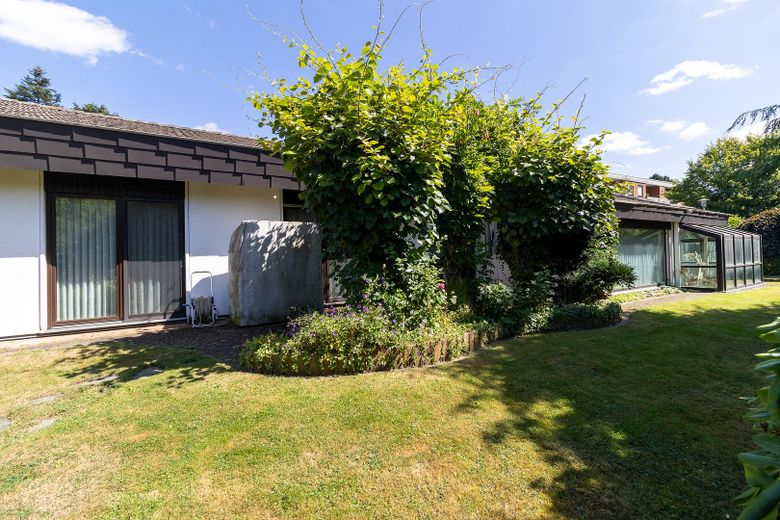 bungalow dal design moderno – Westseite des Bungalows