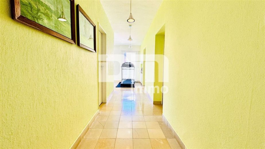 (Reserviert!)Zeitlose Eleganz trifft Moderne: Modernisiertes Einfamilienhaus – OG Flur / Diele / Zugang Balkon