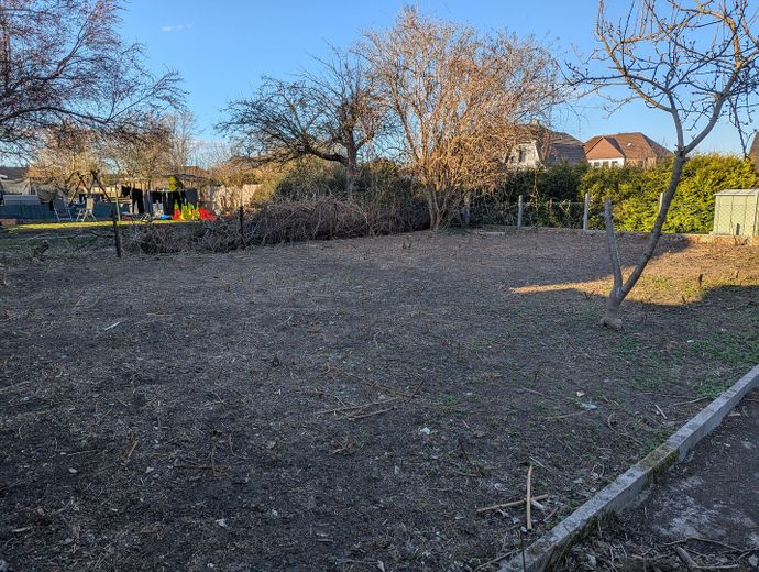 Großzügiges Sanierungsobjekt mit Einliegerwohnung – viel Potenzial für Familien oder MFH – Garten
