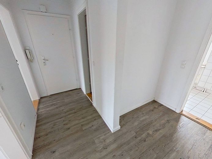 Perfetto per una coppia: appartamento con 3 locali, BALCONE e CUCINA ARREDATA – Flur