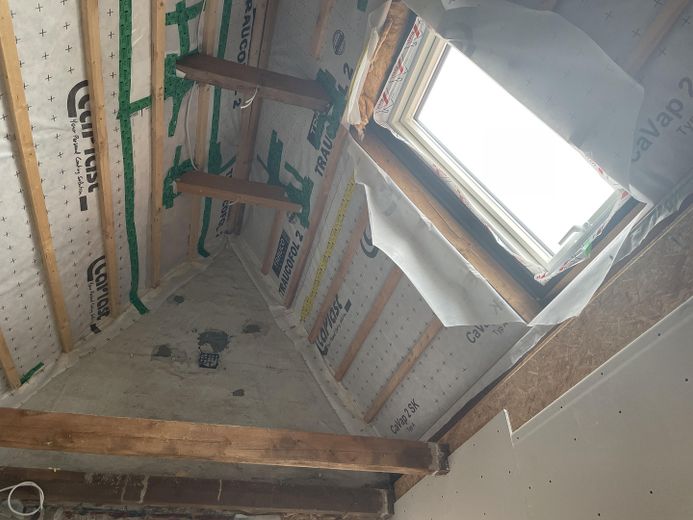 80 m² Ausbauwohnung in Hage – günstige Miete gegen Eigenleistung – Ist-Zustand