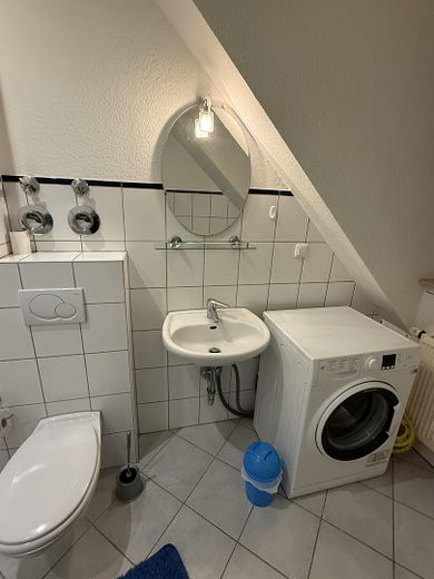Möblierte 2 Zimmer-Wohnung in zentraler Lage in Frankfurt sachsenhausen – Bad