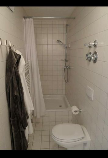 Ihr privates Zuhause in Weilheim – großzügiger Garten, stilvolles Wohnen & viel Privatsphäre – Bad UG