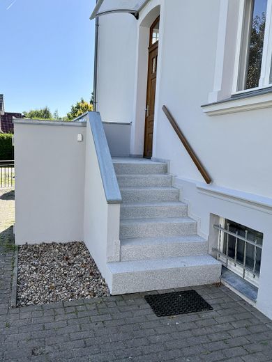 Repräsentative Gewerbefläche im Zentrum von Wandlitz – Hauseingang