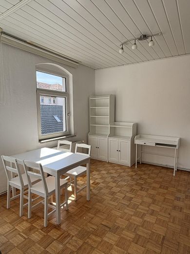 Nowa kuchnia w zabudowie, nowa łazienka, nowe ogrzewanie, jasne mieszkanie jednopokojowe – Wohnbereich