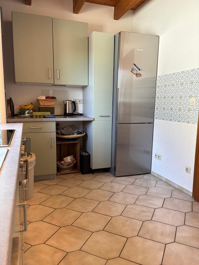 Großzügige 2-Zi.-Whg. 80qm mit EBK und Balkon (möbliert/unmöbliert) - befristet für 9 bis 18 Monate – Küche