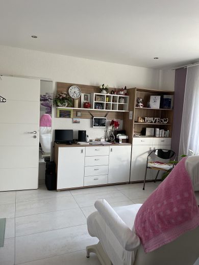 KfW40 Einfamilienhaus, 9Kw-PV-Anlage, Wärmepumpe LWZ 304 Sol – Wohnraum EG