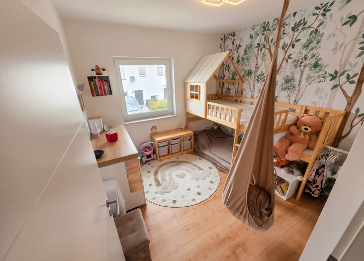 Moderne 4-Zimmer-OG-Wohnung mit PV, Wärmepumpe & Smart Home – Kinderzimmer