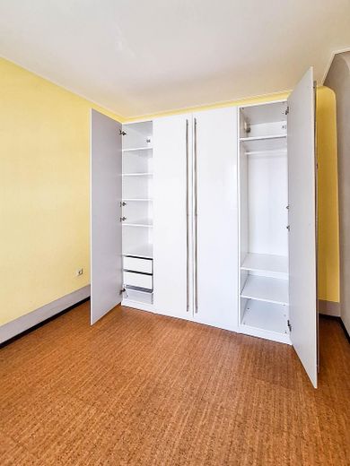 Świetne 3-pokojowe mieszkanie w Esslingen niedaleko zakładów Daimlera – w razie potrzeby wraz z umeblowaniem – Schlafzimmer