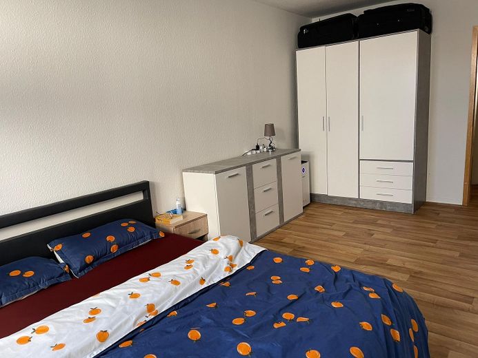 Großzügige, sehr gepflegte, helle 2-Raum-Wohnung- im Herzen der Stadt – Schlafzimmer