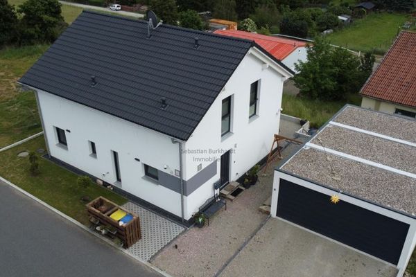 *** Ekskluzywny dom jednorodzinny KfW-40-Plus z instalacją fotowoltaiczną, pompą ciepła wykorzystującą energię geotermalną, garażem dwustanowiskowym