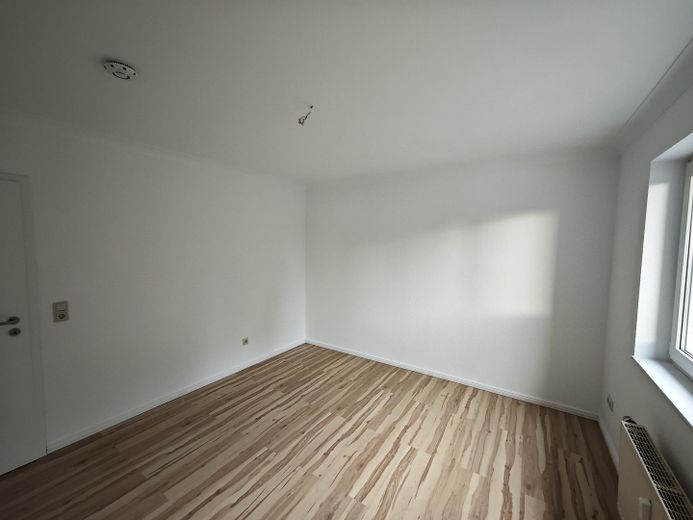 Helle 86 m² 3 Zimmer Wohnung mit Balkon & Keller in Hachenburg Krankenhaus – Schlafzimmer