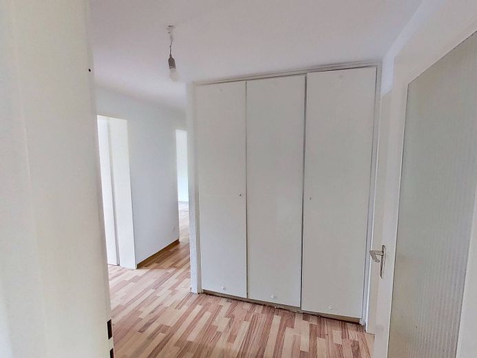 Ampio appartamento di 3 locali con BALCONE e pianta ben studiata a Duisburg-Neumühl – Ansicht II: Flur