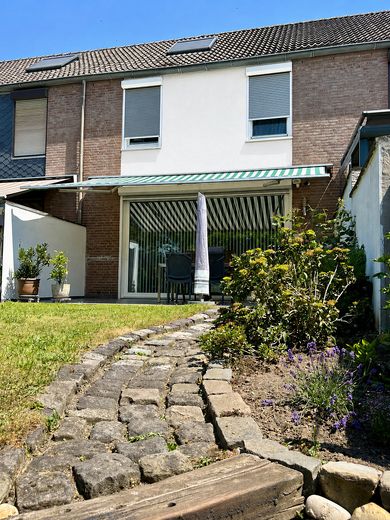 Top renoviertes Reihenmittelhaus mit Garten in Erftstadt - sofort einziehen und wohlfühlen! – Haus Rückansicht