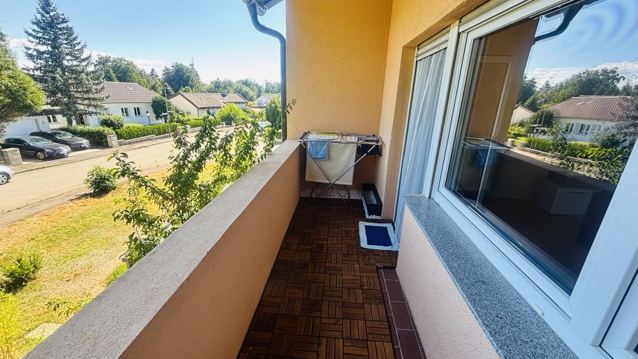 Helle 3-Zimmer-Wohnung mit Balkon, Einbauküche und Garage in Onstmettingen – Balkon