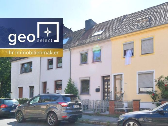 Lindenhof | Opportunità di ristrutturazione con vantaggio fiscale: casa a schiera con terrazza sul tetto, piano interrato completo e giardino – Foto 1