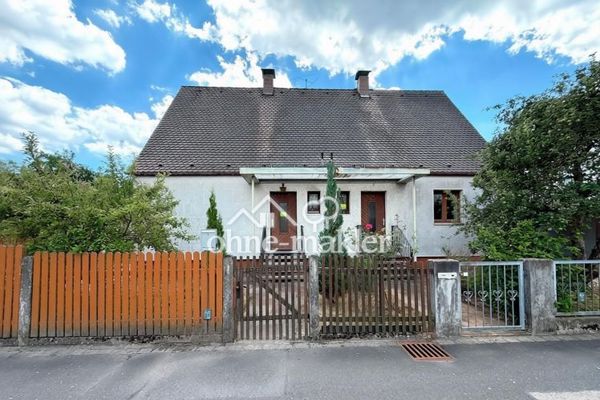 Doppelhaus mit 2 Doppelhaushälften * in Feucht