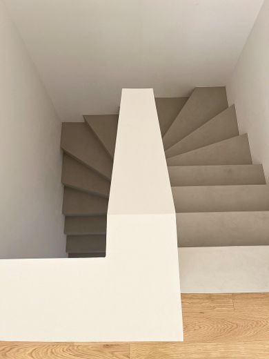 Treppenabgang mit Brüstung