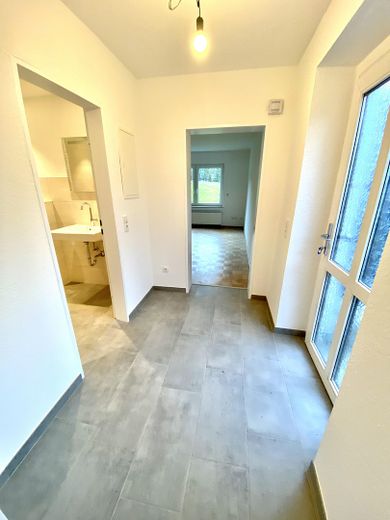 Helle 2-Zimmer-Erdgeschoss-Einliegerwohnung (60m2) – ALLES inklusive ab 15. Juli frei – Flur