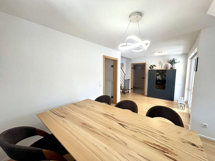 Appartamento maisonette di 4,5 locali con balcone e garage – Esszimmer