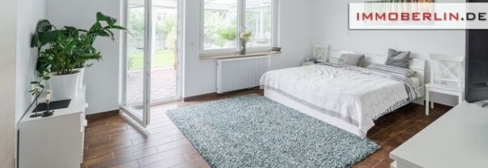 IMMOBERLIN.DE - Entzückender Bungalow mit Gartenidylle & Wintergarten im Berliner Speckgürtel