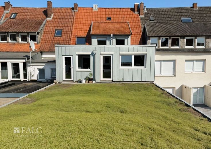 Zentrale Kapitalanlage: Gepflegtes Wohn- und Geschäftshaus in Coesfeld – Rückseite Flachdach