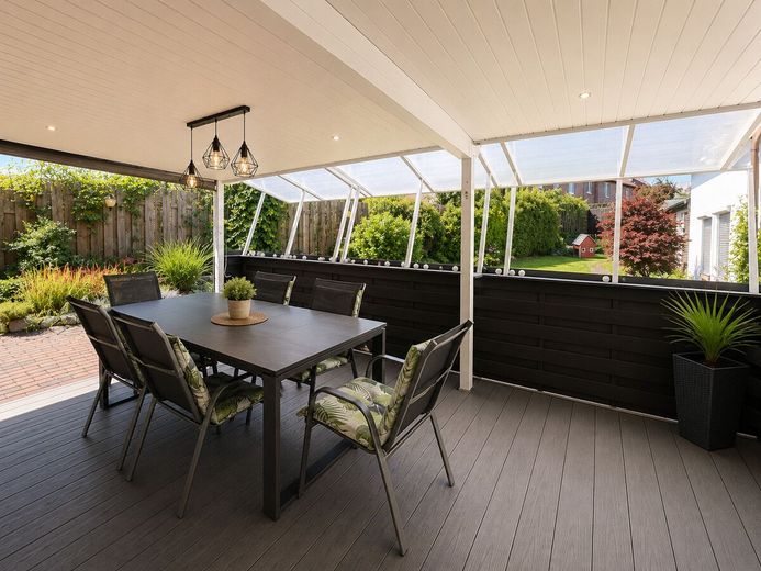 Großzügiges Zweifamilienhaus mit Einliegerwohnung und neuer Heizung – Terrasse