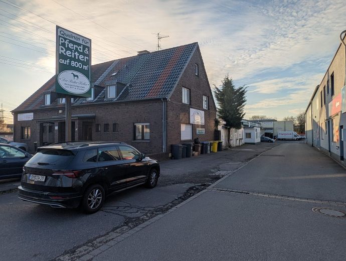 3 Familienhaus zu verkaufen – Hausansicht