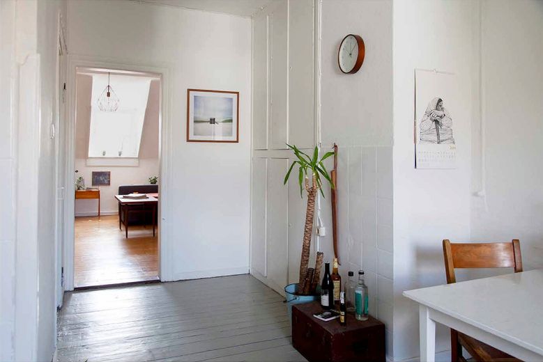 ALTBAU-CHARME! Einfach & günstig wohnen über den Dächern von Offenbach! – Küche