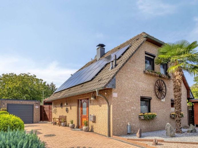 Weeze – Freistehendes Einfamilienhaus mit privater Wohlfühloase – Foto 1