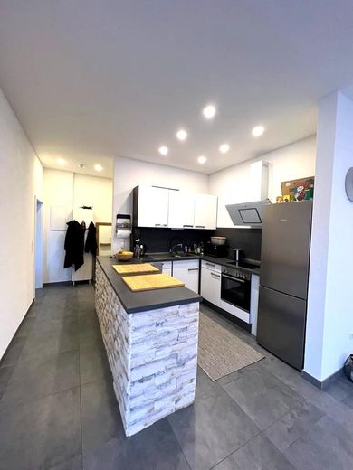 Modern 3-room apartment with balcony, fitted kitchen and underfloor heating – Foto 3