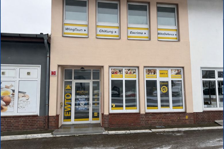 160 m² Gewerbefläche in guter Lage (B3) - direkt vom Eigentümer – Außenansicht mit Fensterfront
