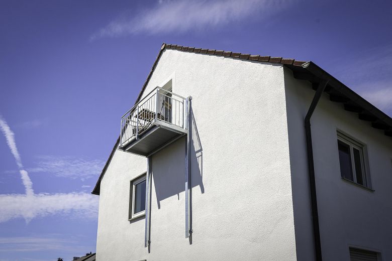 *Provisionsfrei**Neuwertig**Balkon**Klimaanlage**Dachgeschosswohnung 2. Obergeschoss Niederwerrn* – Balkon