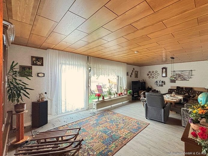 Ruhig gelegenes Einfamilienhaus mit Einliegerwohnung und großem Grundstück in Oberkotzau – VUB0002472-6