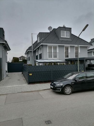 Einfahrt zum Objekt
