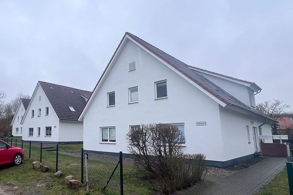 Renovierte 3- Zimmer Erdgeschosswohnung mit EBK und Terrasse in ruhiger Lage in 23974 Neuburg