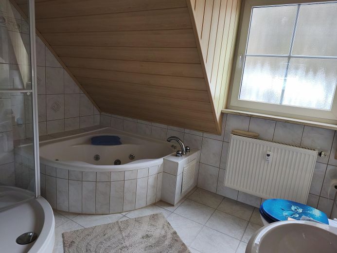 Ideale per famiglia, bifamiliare con appartamento indipendente (ELW), Svizzera Francone, BETZENSTEIN – Photo 8