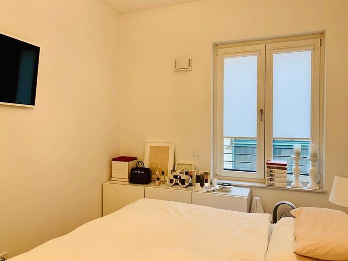 Vollmöblierte sonnige 2,5 Zimmer Wohnung mit Skyline Blick – Schlafzimmer
