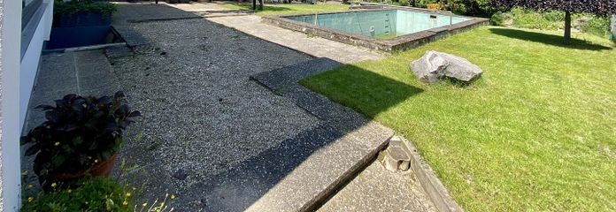 Garten mit Pool und Sauna