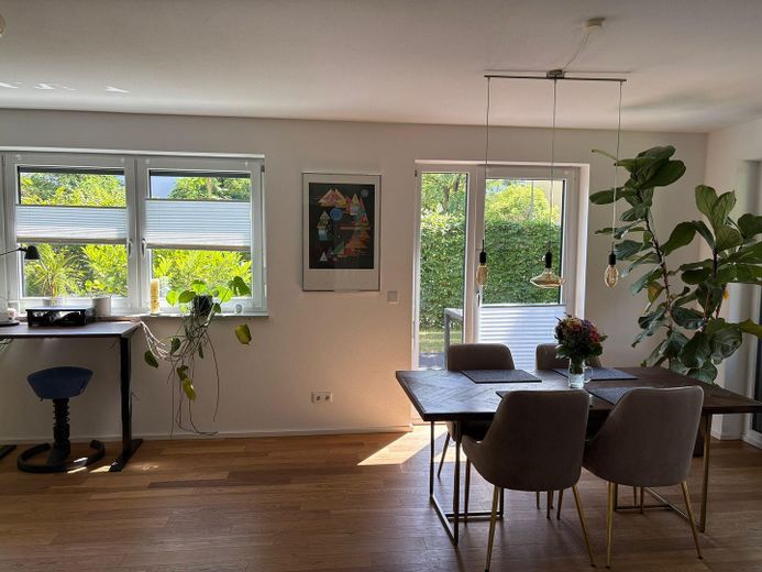 Moderne 3-Zimmer-Wohnung mit großer Terrassse und Garten – Foto 2