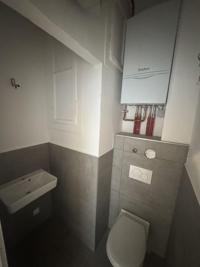 *Erstbezug* Kernsanierte 3-Zimmer Altbau Wohnung auf der Bergerstraße mit EBK und Balkon – Gäste WC 