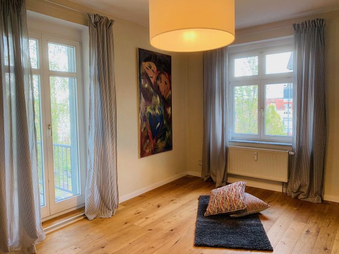 Lutherstraße: 2-Zimmer-Wohnung mit toller Küche, Parkett und Balkon – Wohnzimmer VII