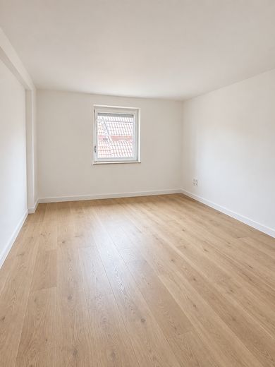 3-Zimmer Wohnung: Erstbezug nach Kernsanierung im Herzen der Altstadt – Schlafzimmer 1