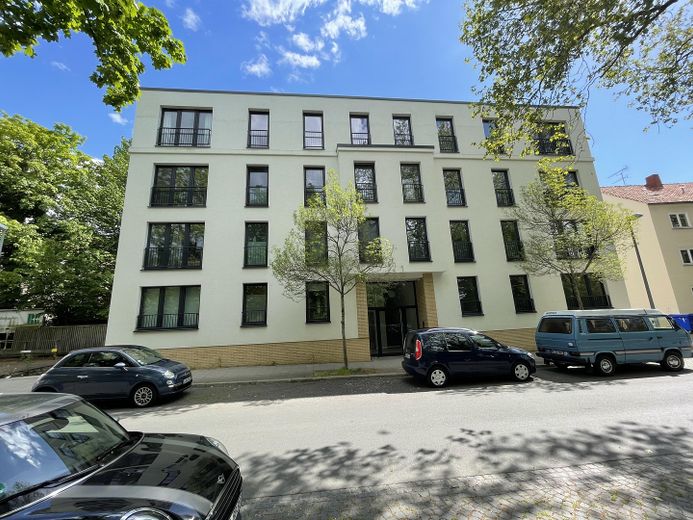 Schöne und großzügige 3-Zimmer Wohnung im Neubau mit TG, Süd Balkon – Hausansicht