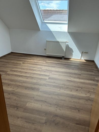 Schöne 2-Zi-Wohnung m.Balkon,Grün-& Blicklage,Kfz-Stellplatz,Keller.Am Schäfersberg-Niedernhausen – Schlafzimmer, Blick vom Flur