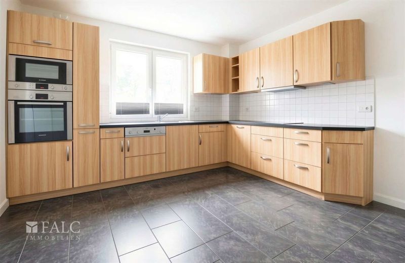 +++ Kapitalanlage mit Potenzial: Ihr Zweifamilienhaus in Ruhelage +++ – Küche Whg. 2e
