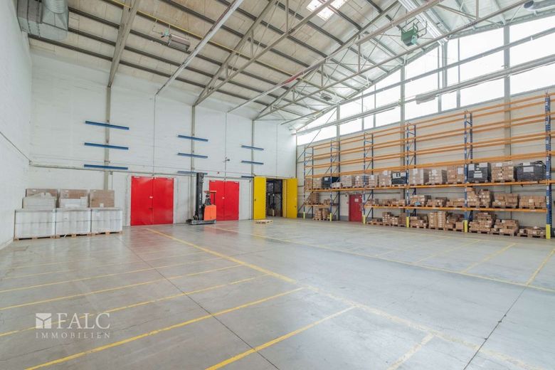 Gewerbeareal mit Logistikhallen, Gefahrgutlager und Entwicklungspotenzial – Logistikfläche