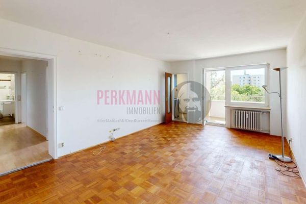 Piso de 3 habitaciones, disponible para ocupar, con 2 balcones (orientación sur) y vistas sobre los tejados de Laim