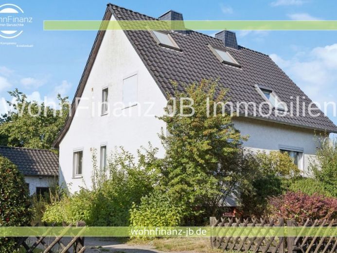 Viel Platz, viel Potenzial – Einfamilienhaus mit Einliegerwohnung auf traumhaftem Grundstück – Foto 1