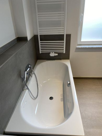 Wohnen am See in der Natur: Moderne Wohnung mit Terrasse und Garten – Foto 18